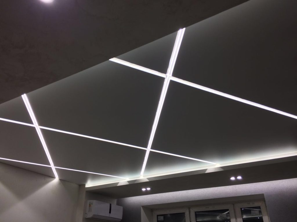 Натяжные потолки со световыми линиями - ЭкоLife
